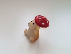 Gnagare med svamp som paraply. Miniatyr för dockhus, tittskåp, tågräls mm