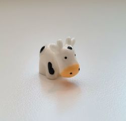 1 st vit ko / kossa. Miniatyr för dockhus, tittskåp, tågräls mm