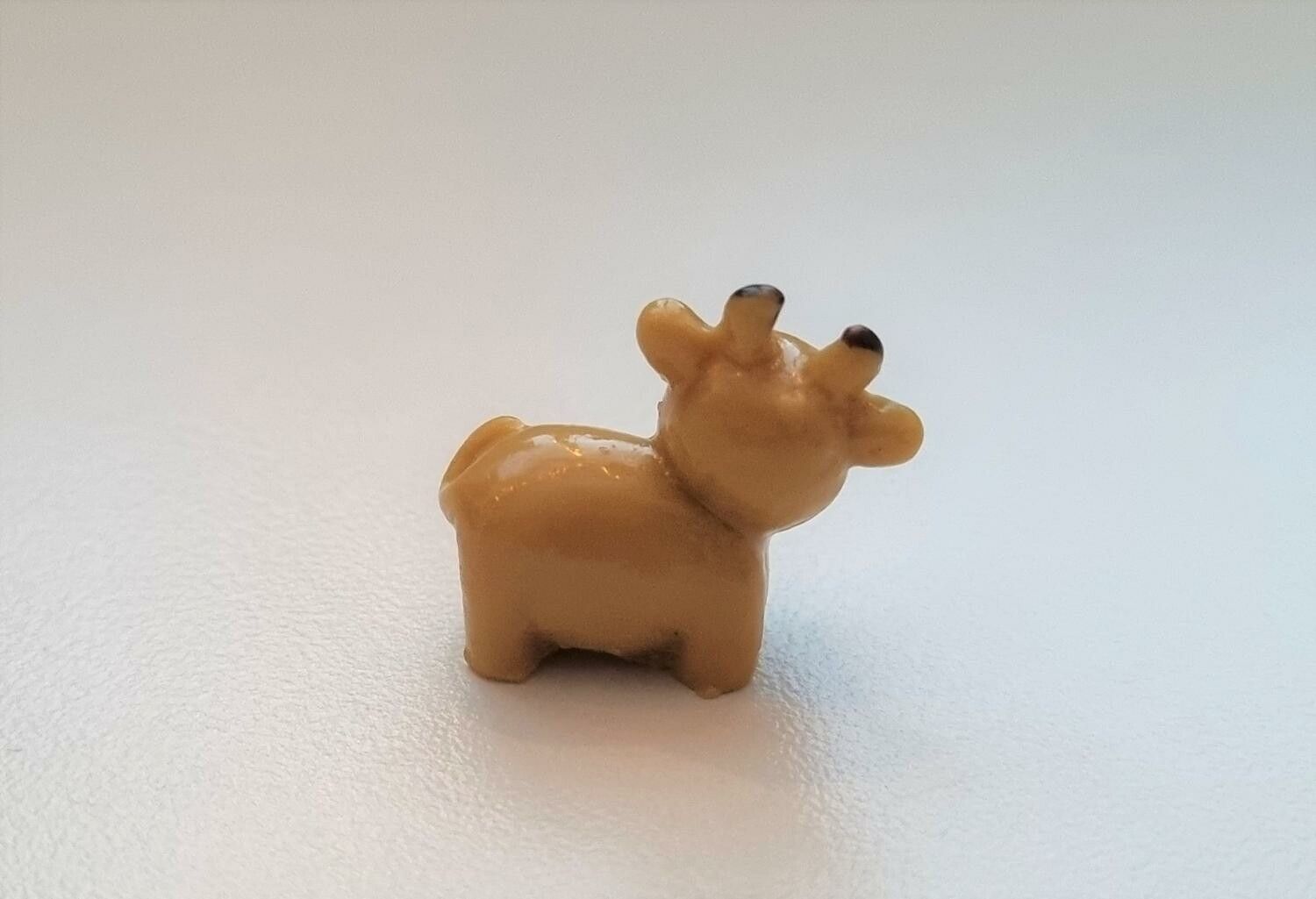 1 st brun ko / kossa. Miniatyr för dockhus, tittskåp, tågräls mm