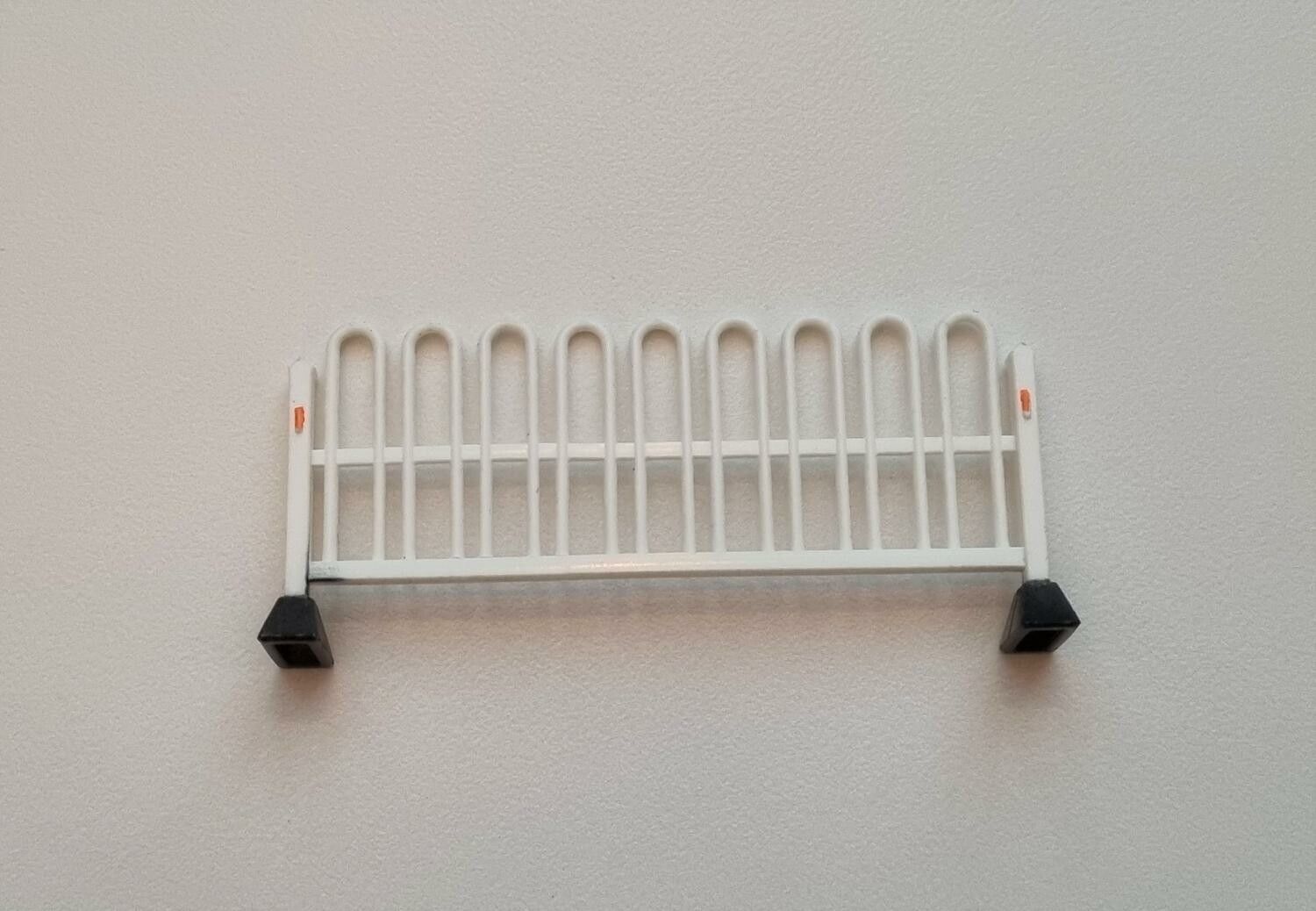 1 st Staket / Kravallstaket. Miniatyr för dockhus, tittskåp, tågräls mm