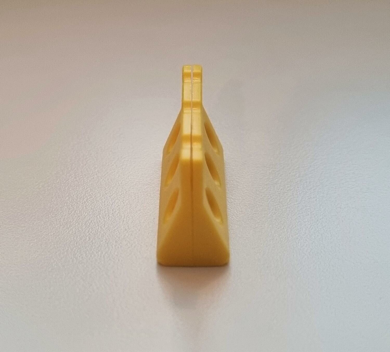 1 st gul vägspärr. Miniatyr för dockhus, tittskåp, tågräls mm
