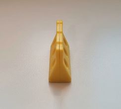 1 st gul vägspärr. Miniatyr för dockhus, tittskåp, tågräls mm