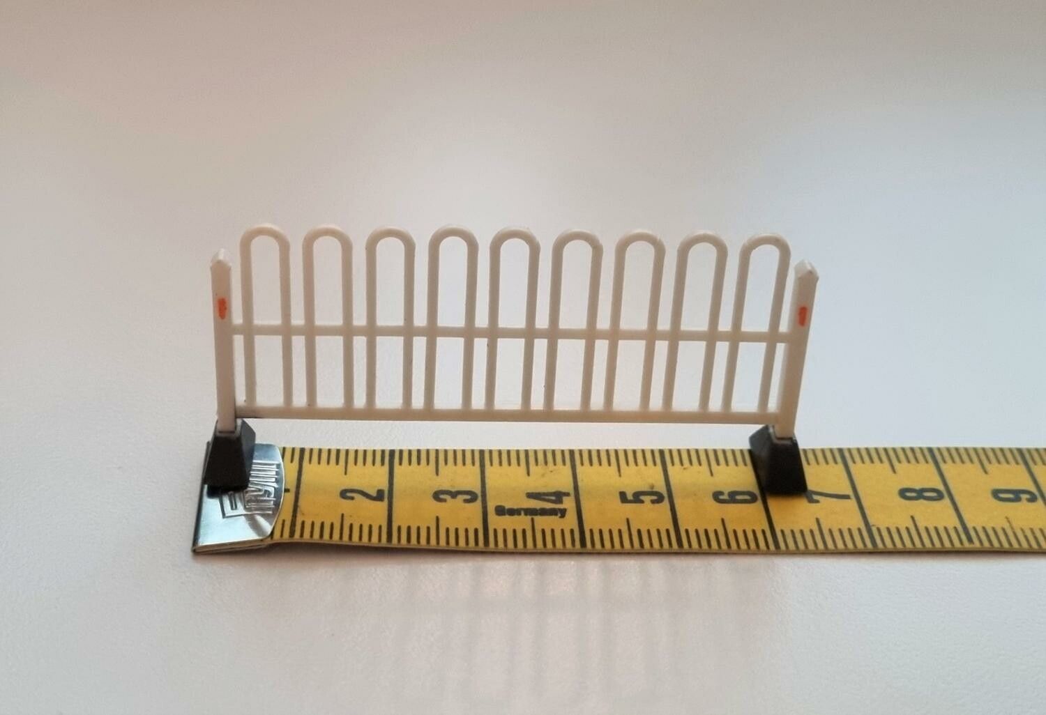 1 st Staket / Kravallstaket. Miniatyr för dockhus, tittskåp, tågräls mm
