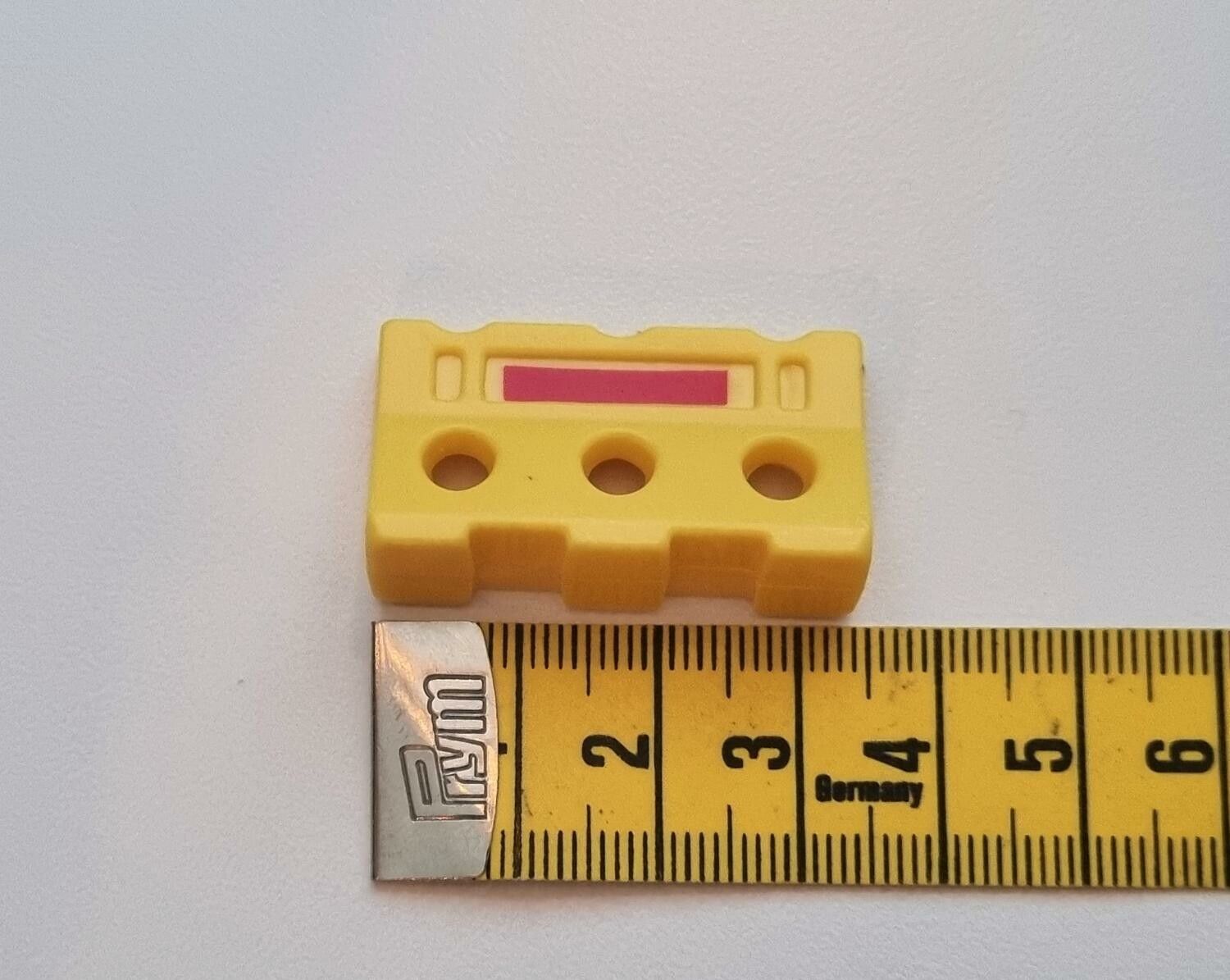 1 st gul vägspärr. Miniatyr för dockhus, tittskåp, tågräls mm