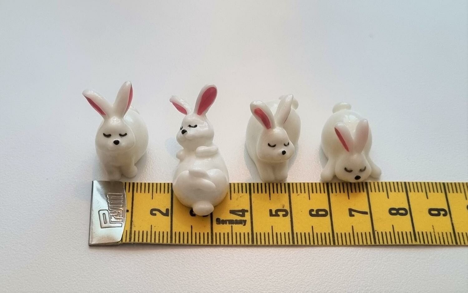 4 st söta handmålade kaniner, miniatyrer