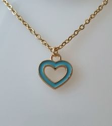 Guldfärgat halsband i rostfritt stål med ett blått hjärta