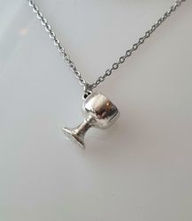 Silverfärgat halsband i rostfritt stål med berlock - Vinglas / bägare