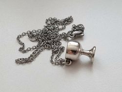 Silverfärgat halsband i rostfritt stål med berlock - Vinglas / bägare