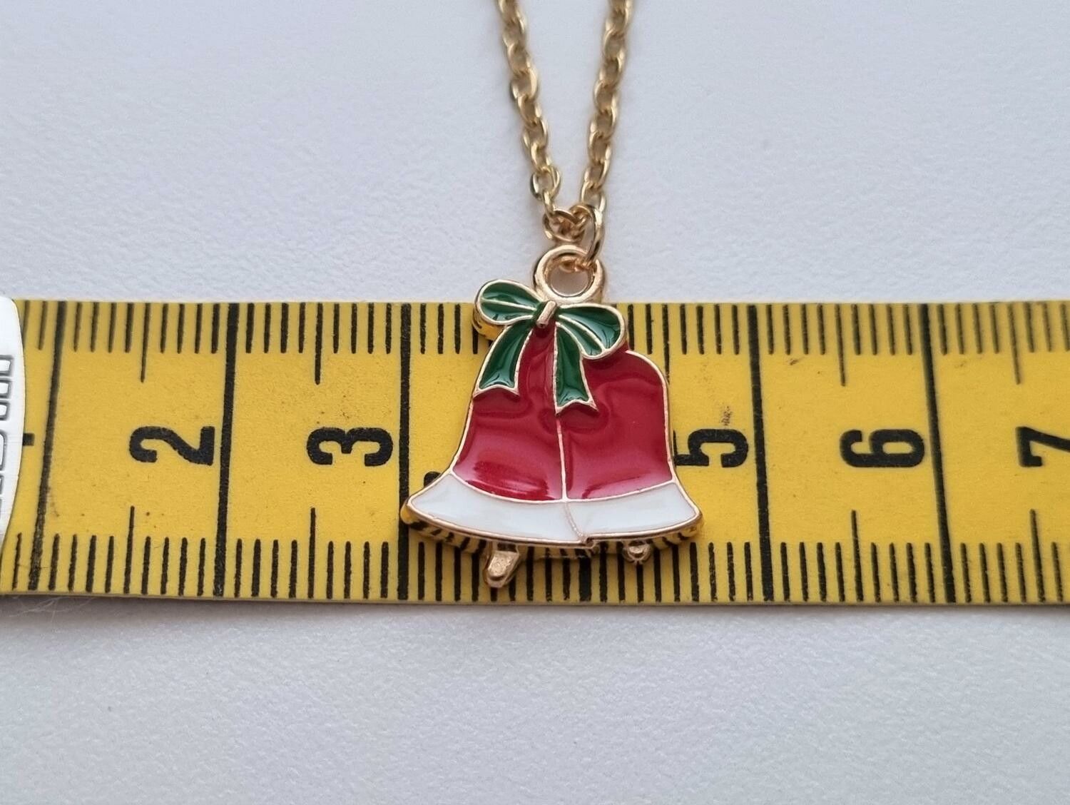 Guldfärgat halsband (45 cm) i rostfritt stål med söt berlock - Julklockor