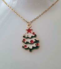 Guldfärgat halsband (45 cm) i rostfritt stål med söt berlock - Julgran