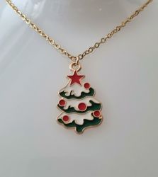 Guldfärgat halsband (45 cm) i rostfritt stål med söt berlock - Julgran