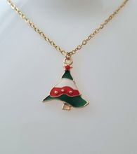 Guldfärgat halsband (45 cm) i rostfritt stål med söt berlock - Julgran