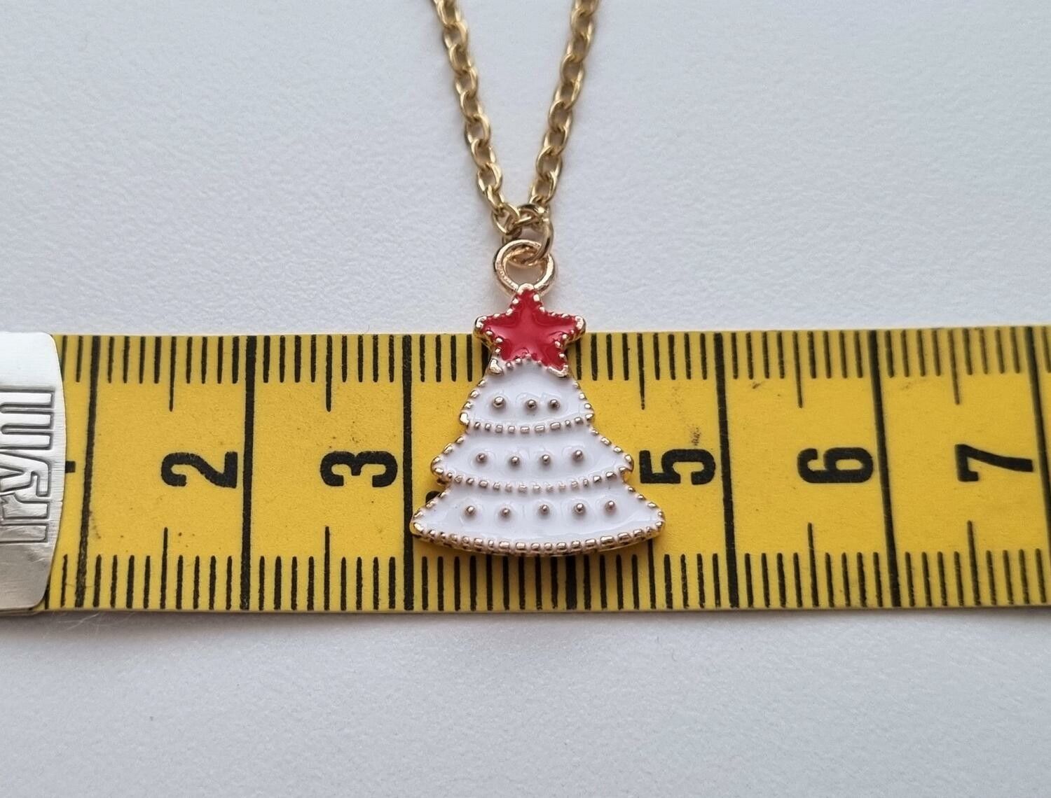 Guldfärgat halsband (45 cm) i rostfritt stål med söt berlock - Julgran