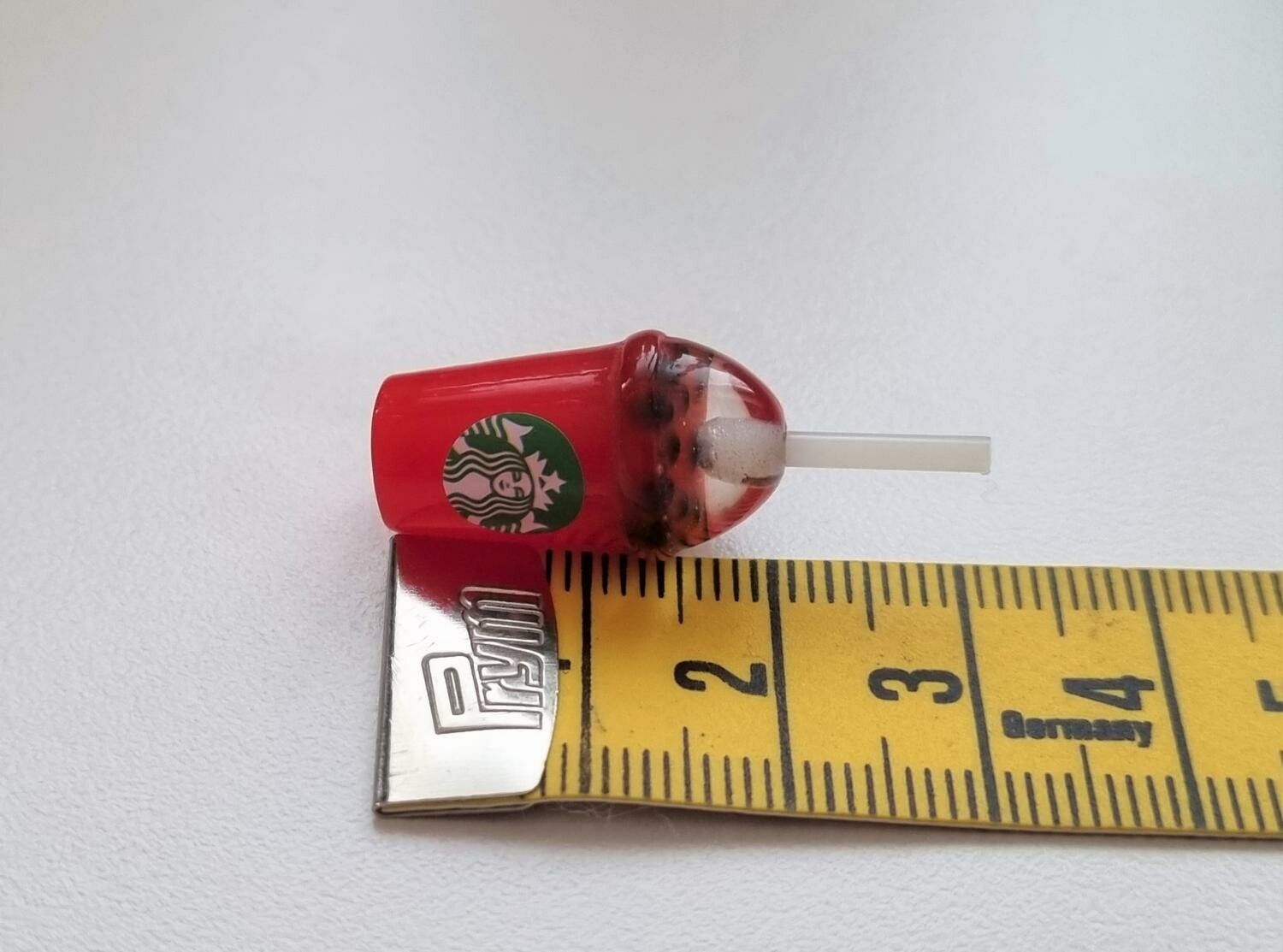 1 st röd iskaffe, frappucino, drinkar - Miniatyr för dockhus, tittskåp