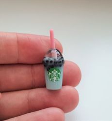 1 st blå iskaffe, frappucino, drinkar - Miniatyr för dockhus, tittskåp