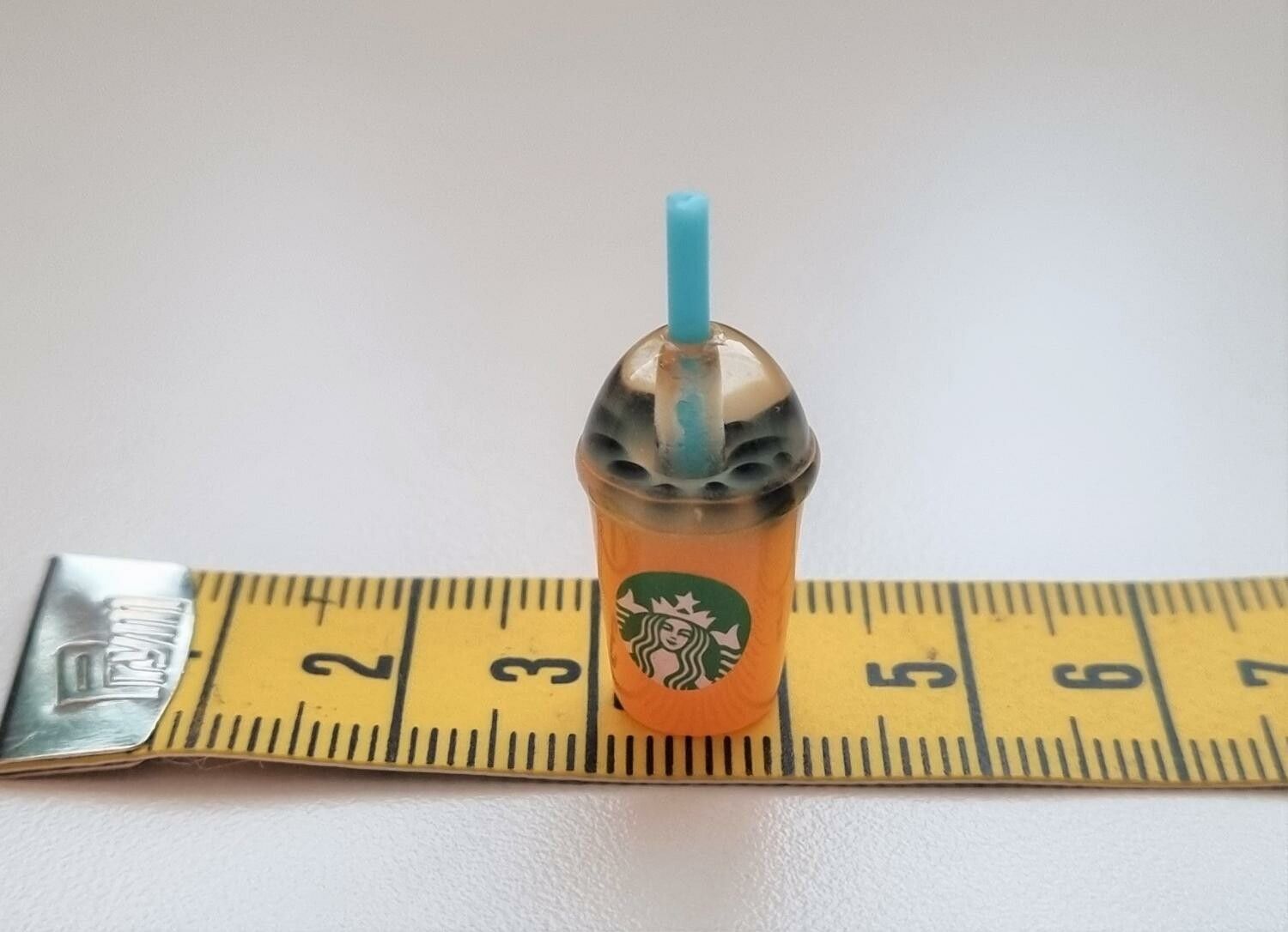1 st orange iskaffe, frappucino, drinkar - Miniatyr för dockhus, tittskåp