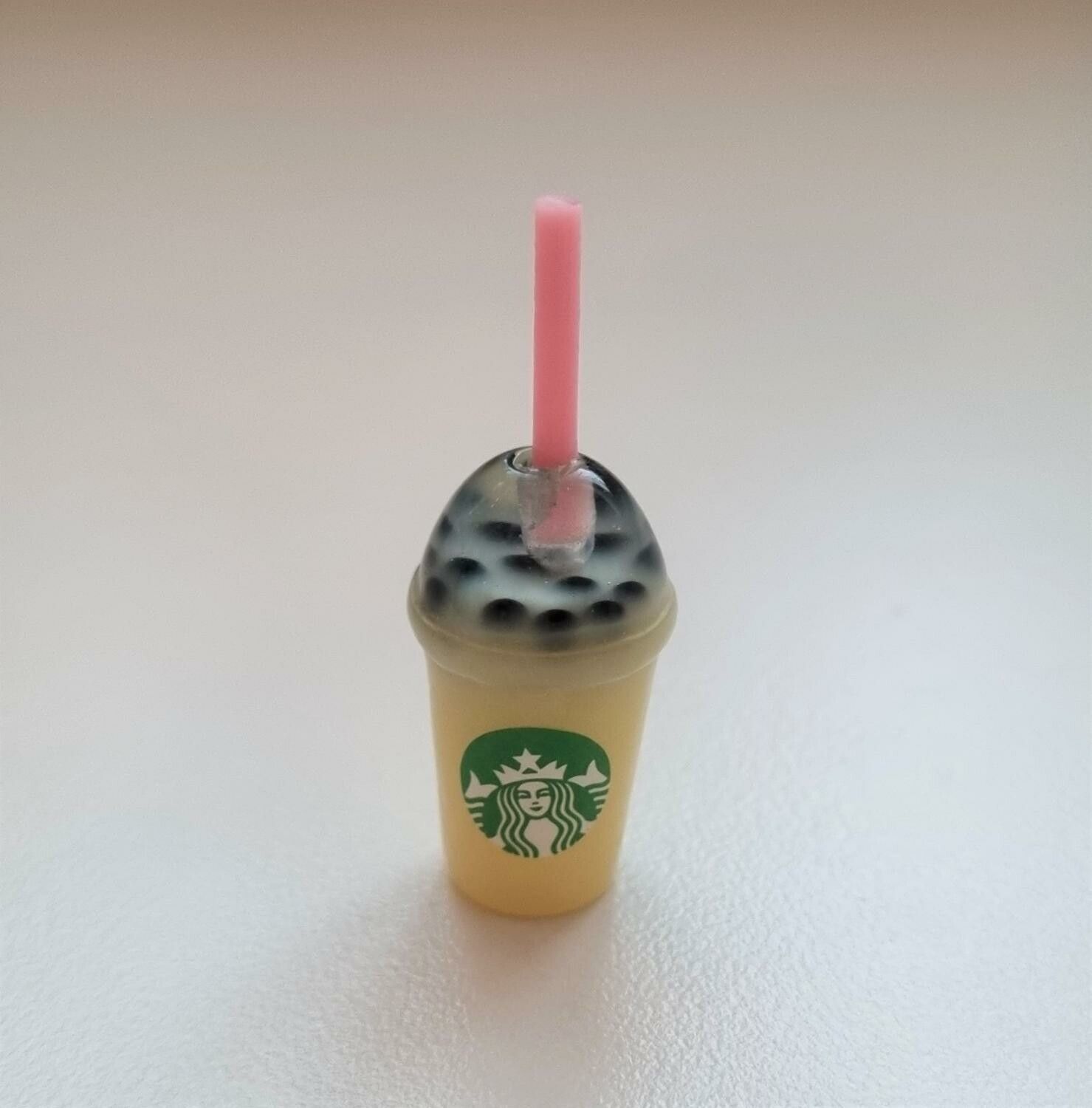 1 st gul iskaffe, frappucino, drinkar - Miniatyr för dockhus, tittskåp