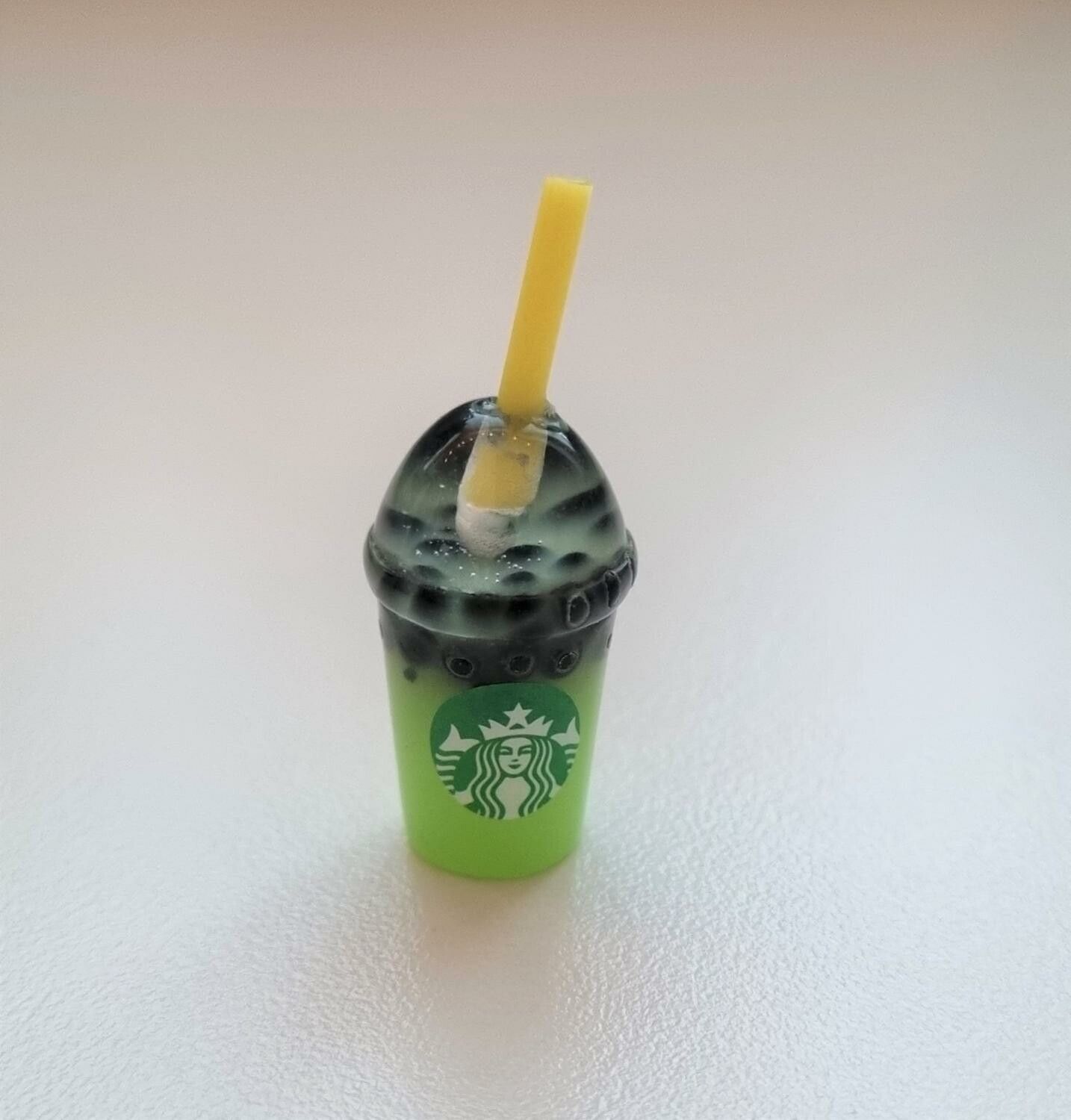 1 st grön iskaffe, frappucino, drinkar - Miniatyr för dockhus, tittskåp