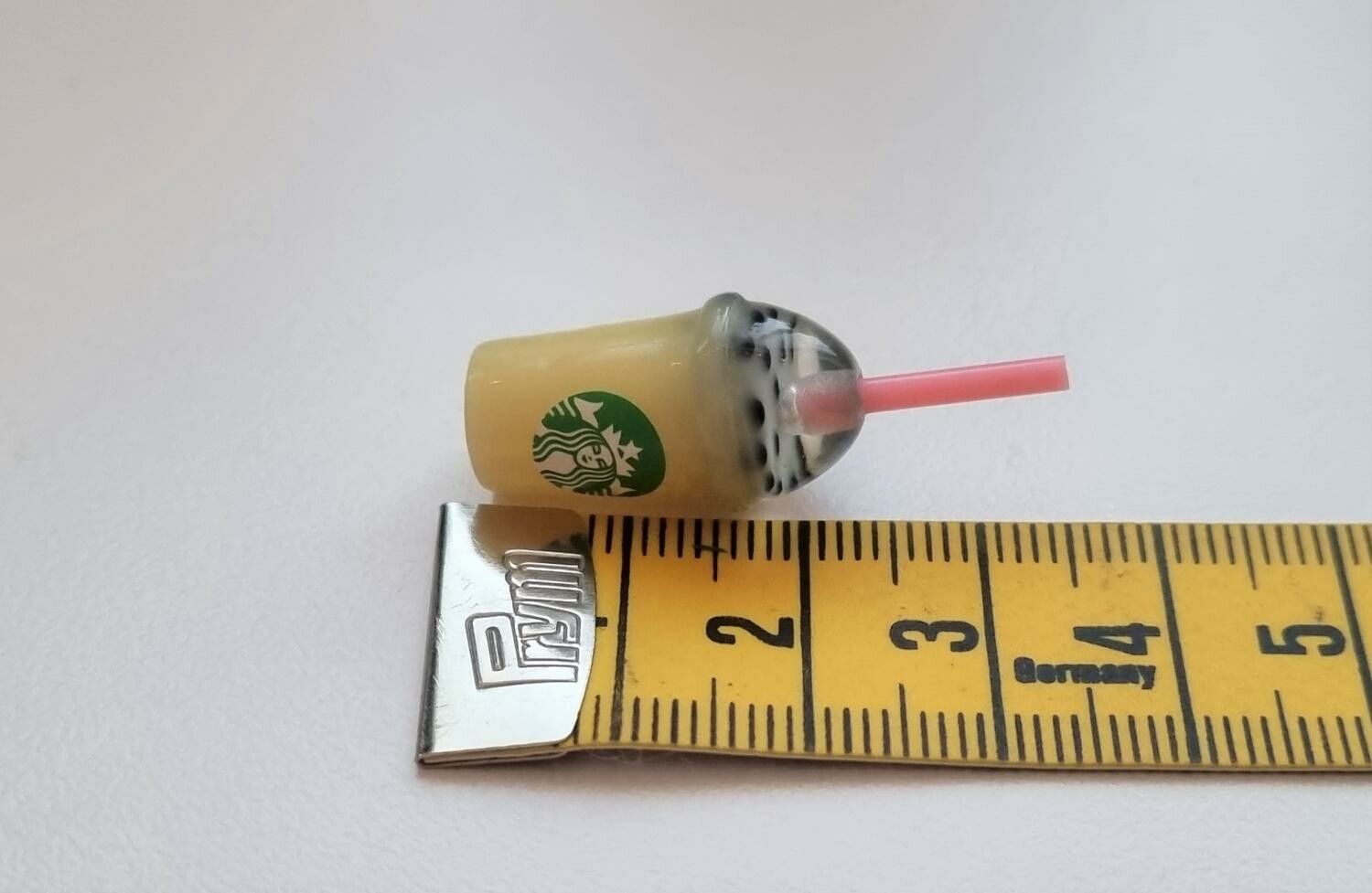 1 st gul iskaffe, frappucino, drinkar - Miniatyr för dockhus, tittskåp