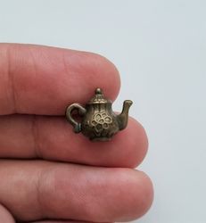 Tekanna / vattenkokare. Miniatyr / figurin för dekoration, tittskåp, dockskåp