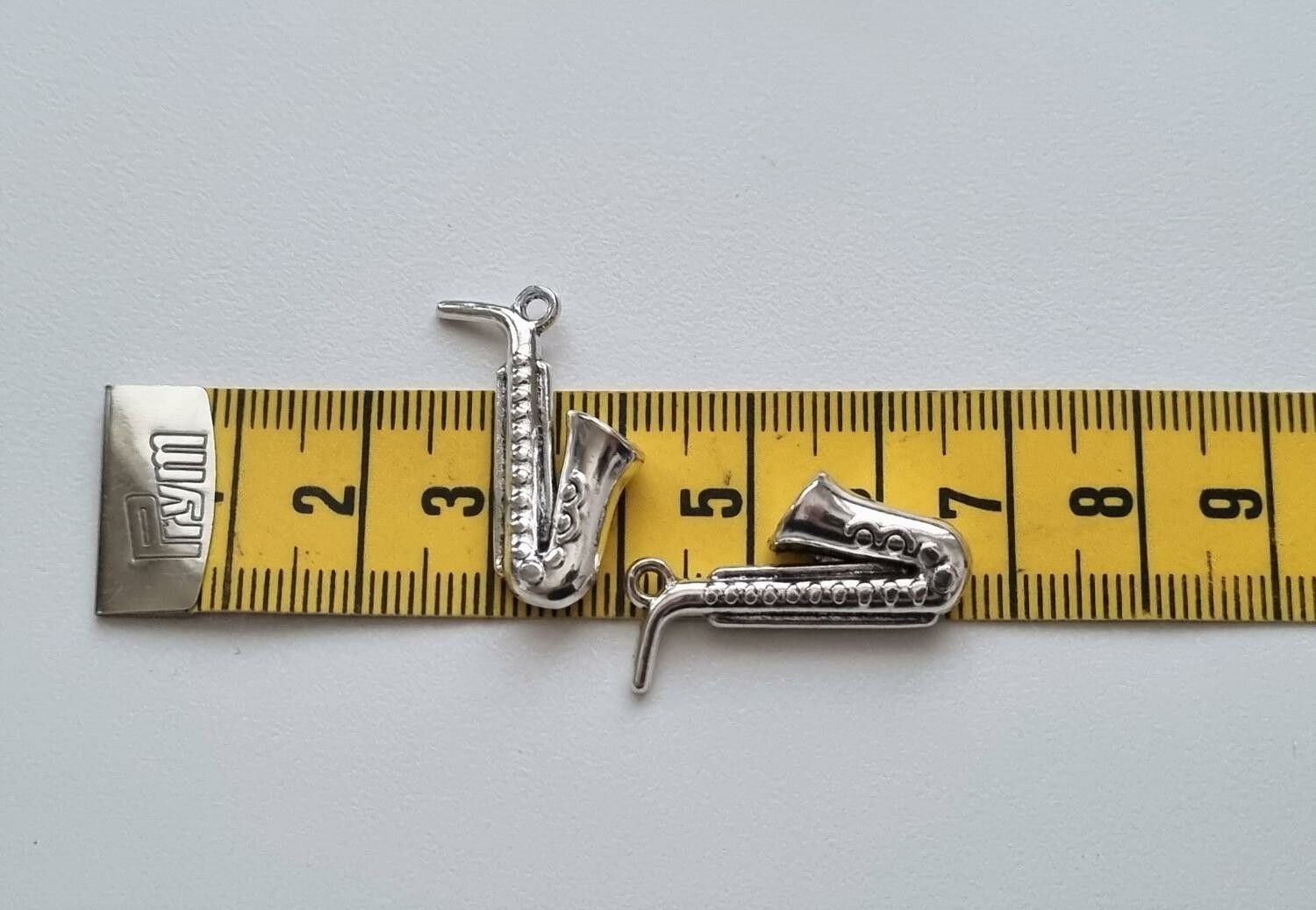 2 st miniatyrer berlocker - Saxofon / blåsinstrument (variant 2)
