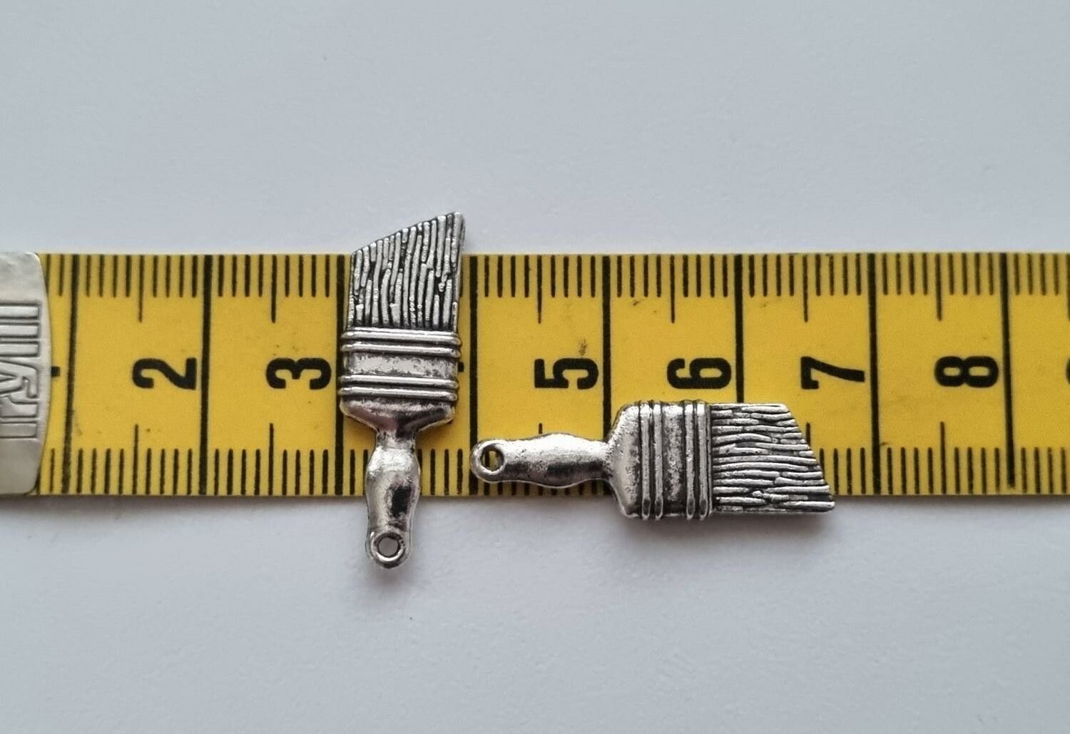 2 st miniatyrer berlocker - Målarpenslar