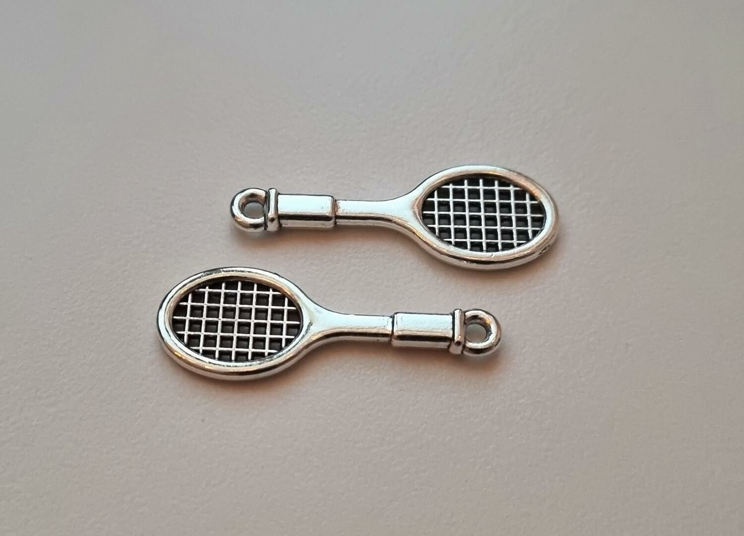 2 st miniatyrer berlocker - Tennisrack