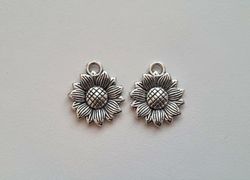 Berlocker, charms - Silverfärgade Blommor / solros (2 st)