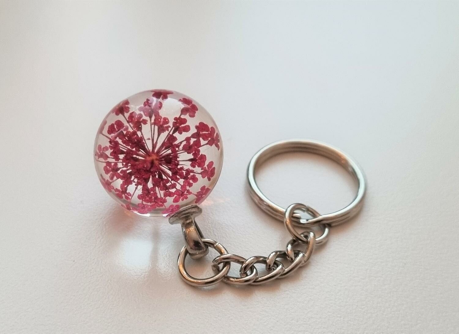 Nyckelring Glaskula glasboll med torkad blomma (Rosa/cerise)