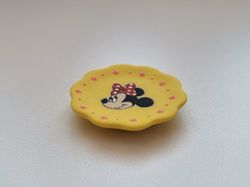 1 st fat / tallrik. Miniatyr för dockskåp, tittskåp (gul)