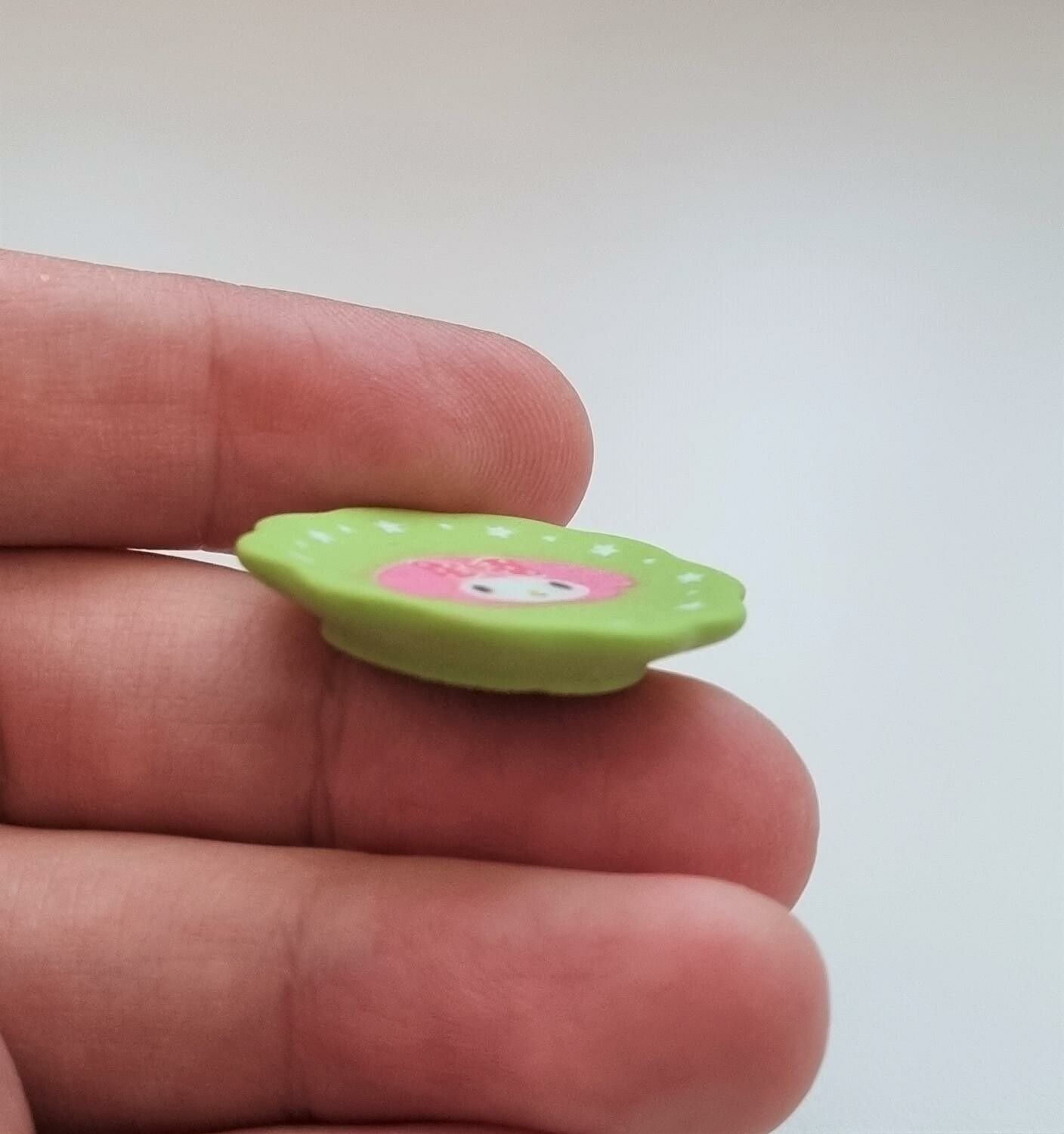 1 st fat / tallrik. Miniatyr för dockskåp, tittskåp (grön)