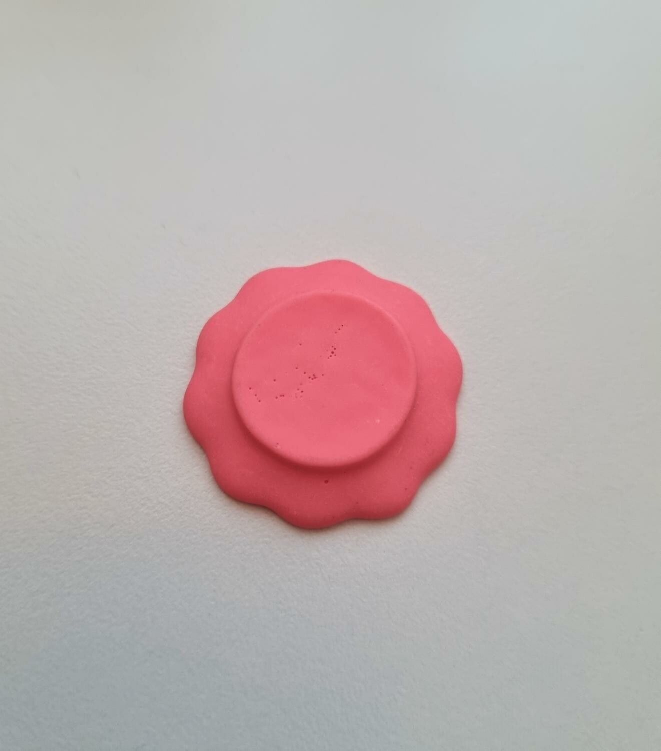 1 st fat / tallrik. Miniatyr för dockskåp, tittskåp (rosa)