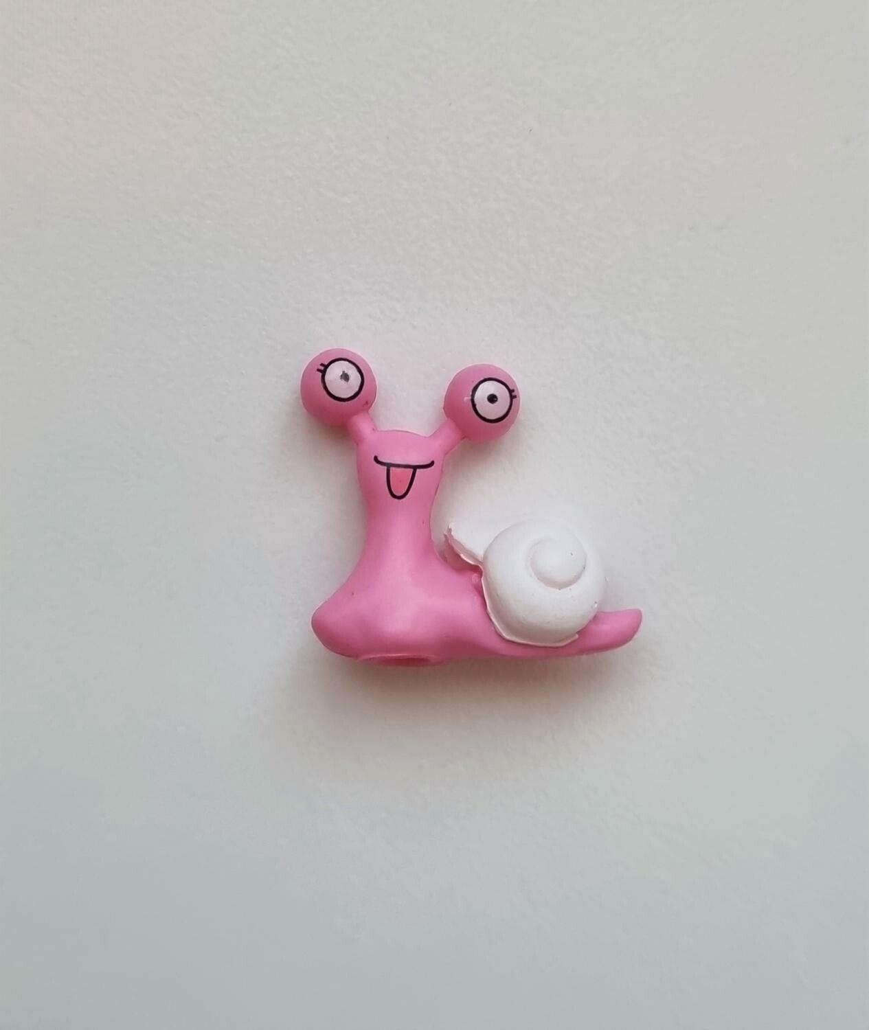 1 st rosa snigel med vitt skal. Miniatyr / figurin för dekoration