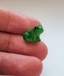 1 st grön liten groda. Miniatyr / figurin för dekoration