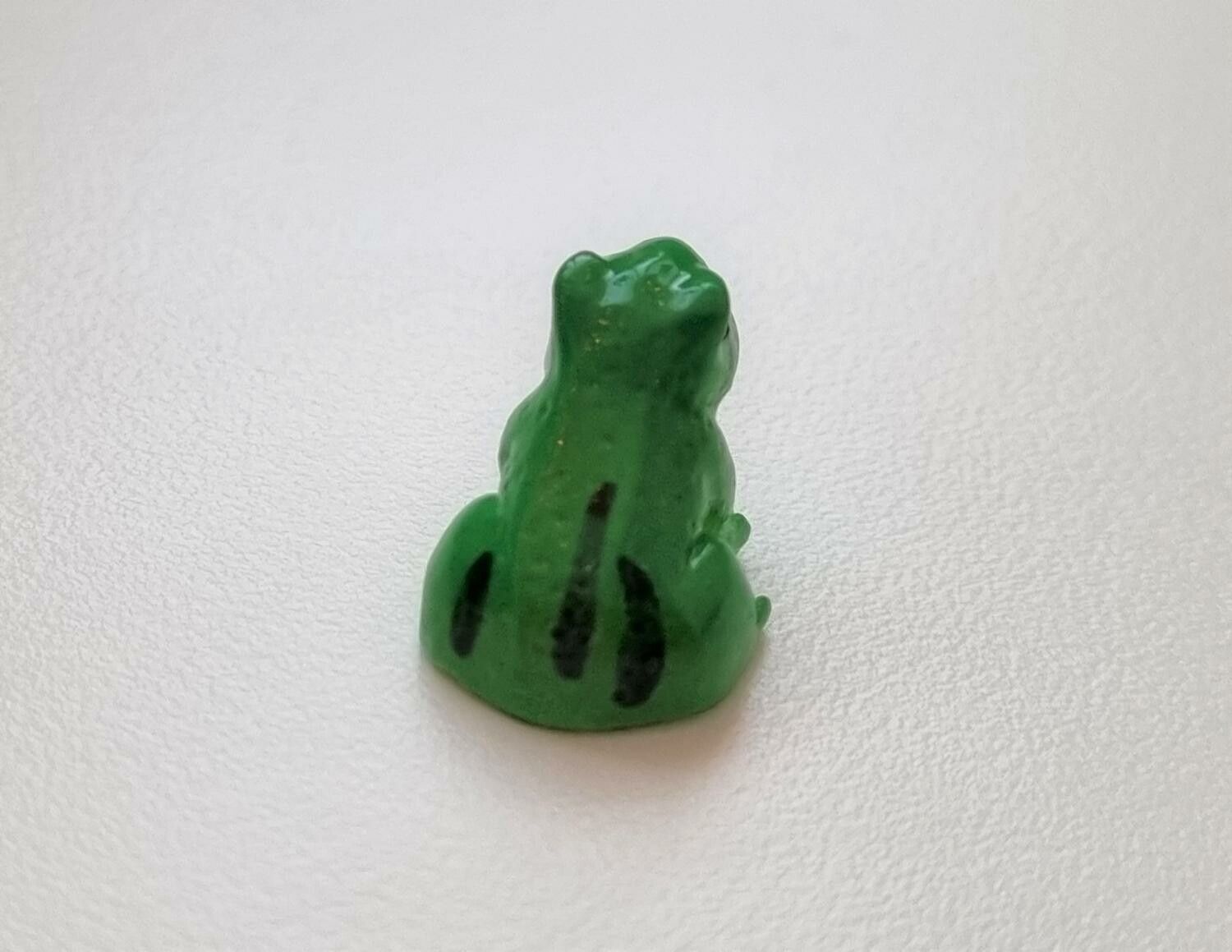 1 st grön liten groda. Miniatyr / figurin för dekoration