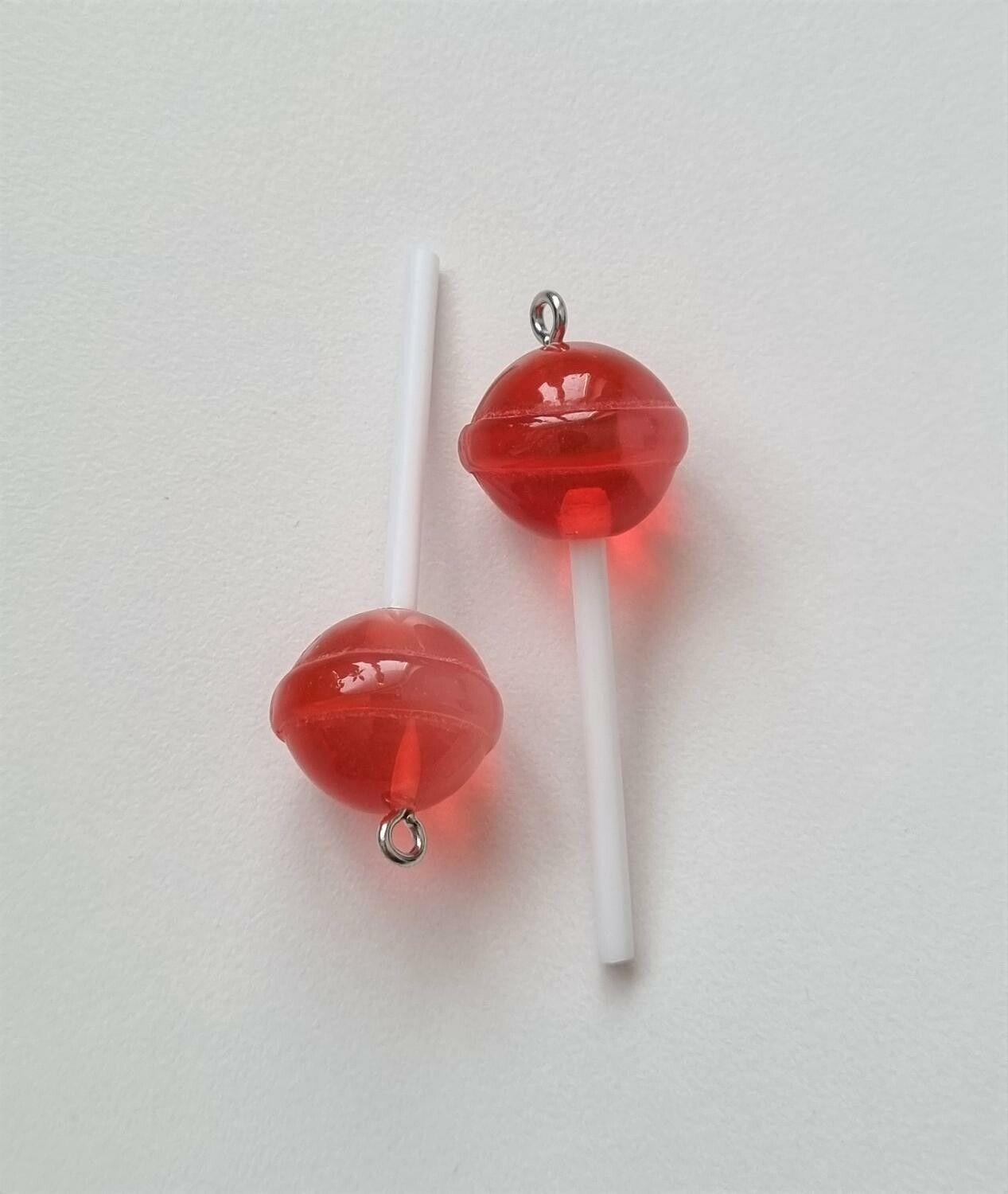 2 st röd/vita klubbor. Berlocker, hängen, charms