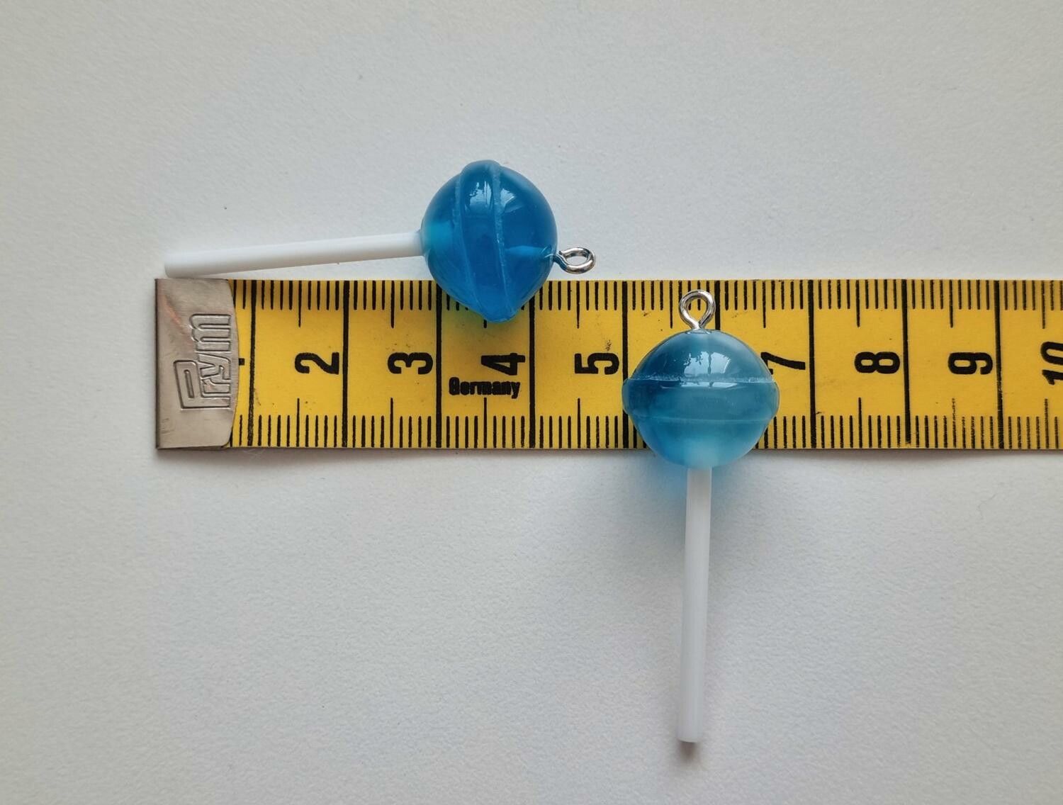 2 st blå klubbor. Berlocker, hängen, charms