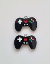 2 st Handkontroller, berlocker, charms, miniatyrer (svarta)