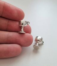 2 st Bägare, glas, vinglas. Berlocker / hängen / miniatyrer