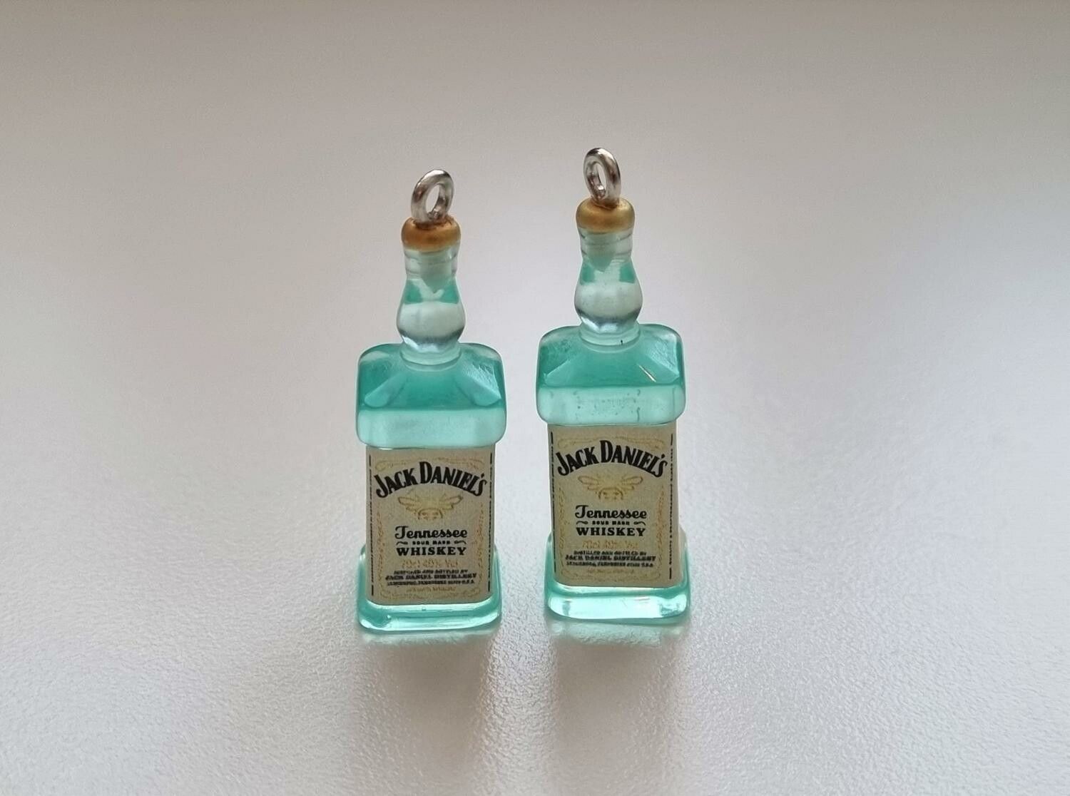 Jack Daniels miniatyrer, flaskor, miniflaskor Berlocker / hängen (2 st)