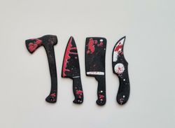 4 st miniatyrer, berlocker för Halloween (knivar, yxa och köttyxa)