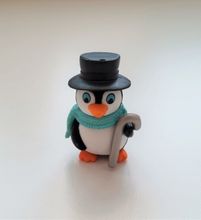 Pingvin med käpp och svart hatt. Miniatyr / figur för dekoration