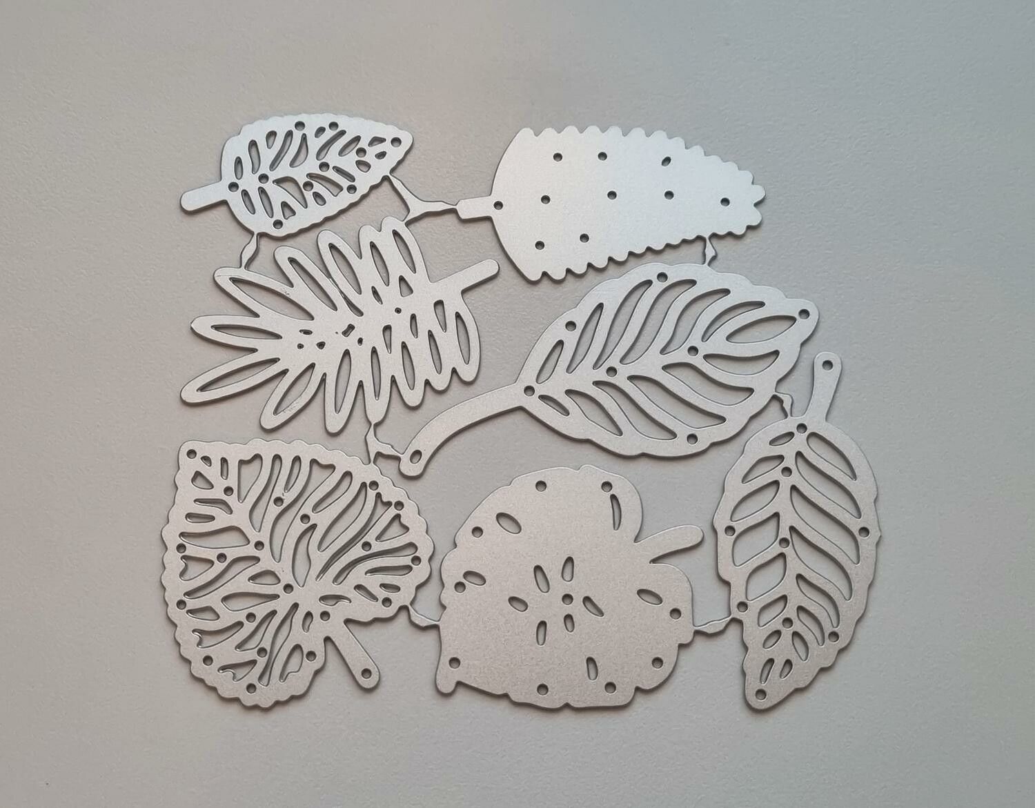 Scrapbooking, dies, cutting dies (7 st blad / löv)