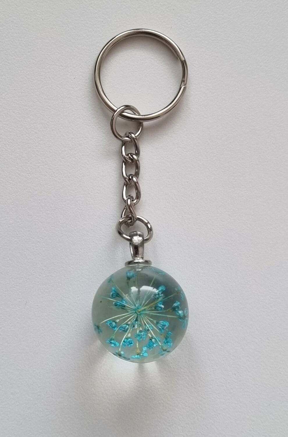 Nyckelring Glaskula glasboll med torkad blomma (blå/turkos)