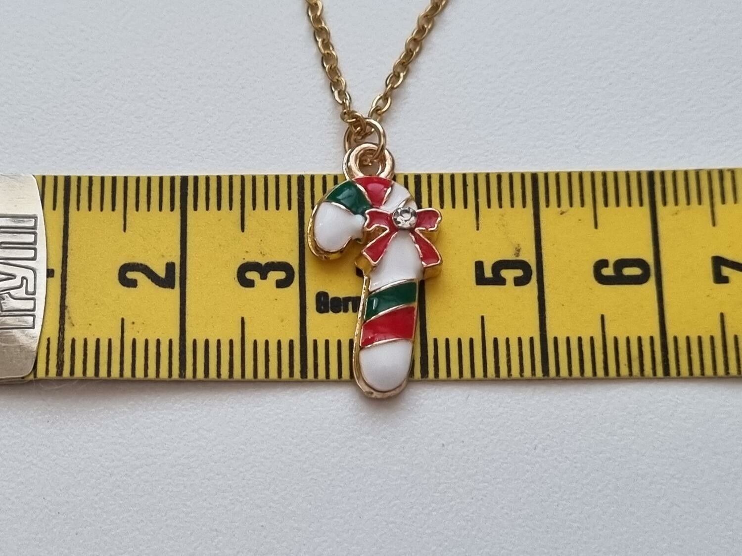 Halsband (45 cm) i rostfritt stål med söt berlock - Polkagris med rosett