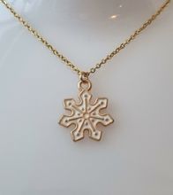Halsband (45 cm) i rostfritt stål med söt berlock - Snöflinga