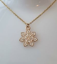 Halsband (45 cm) i rostfritt stål med söt berlock - Snöflinga