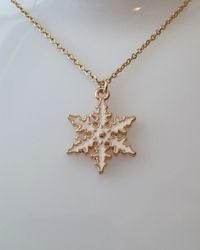 Halsband (45 cm) i rostfritt stål med söt berlock - Snöflinga