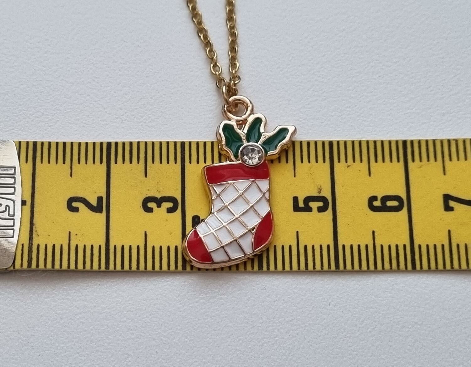 Halsband (45 cm) i rostfritt stål med söt berlock - Julstrumpa