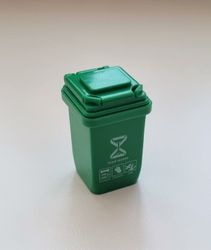 1 st Soptunna / sopkärl. Miniatyr för dockhus, tittskåp, tågräls mm (grön)